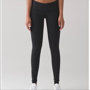 *SOLD* Black lululemon low rise leggings